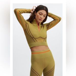 Fabletics Seamless Half Zip Crop Top